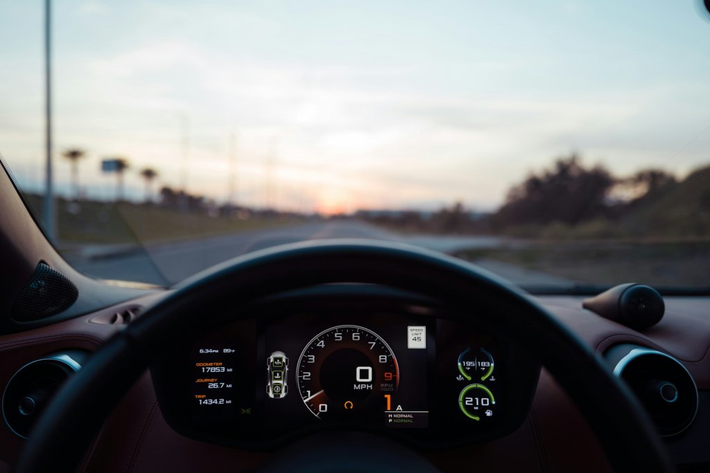 Vehicle cluster and steering wheel